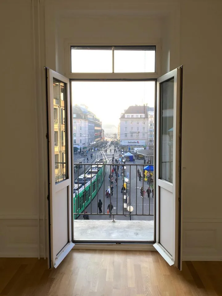 MODERNE 2.5-ZIMMERWOHNUNG DIREKT AM CLARAPLATZ