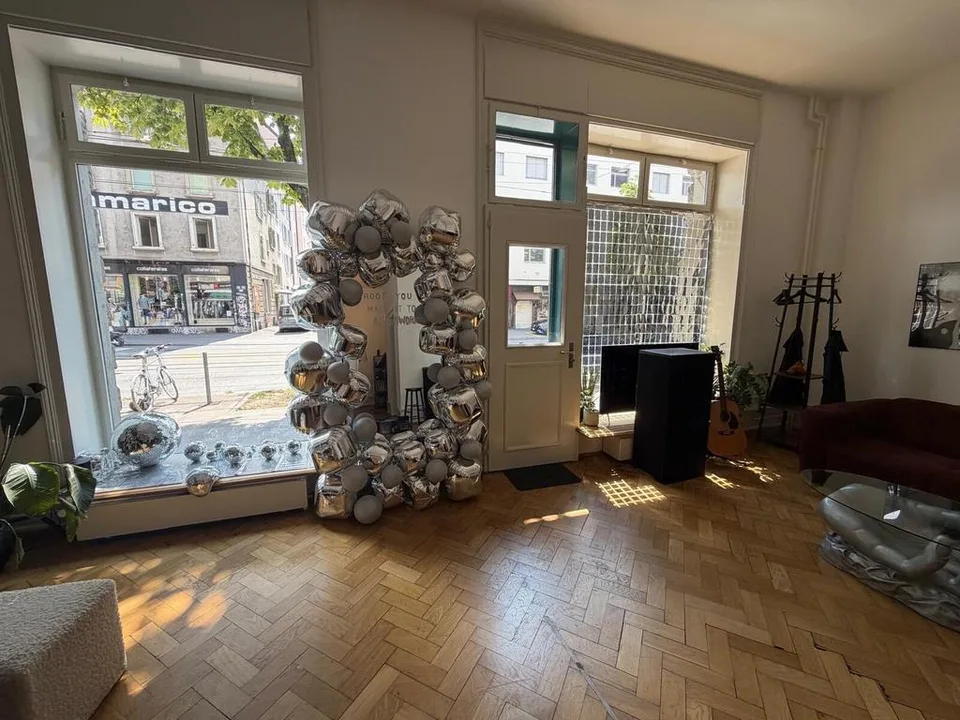 Attractive retail/commercial space in top location at Stauffacherstrasse 100