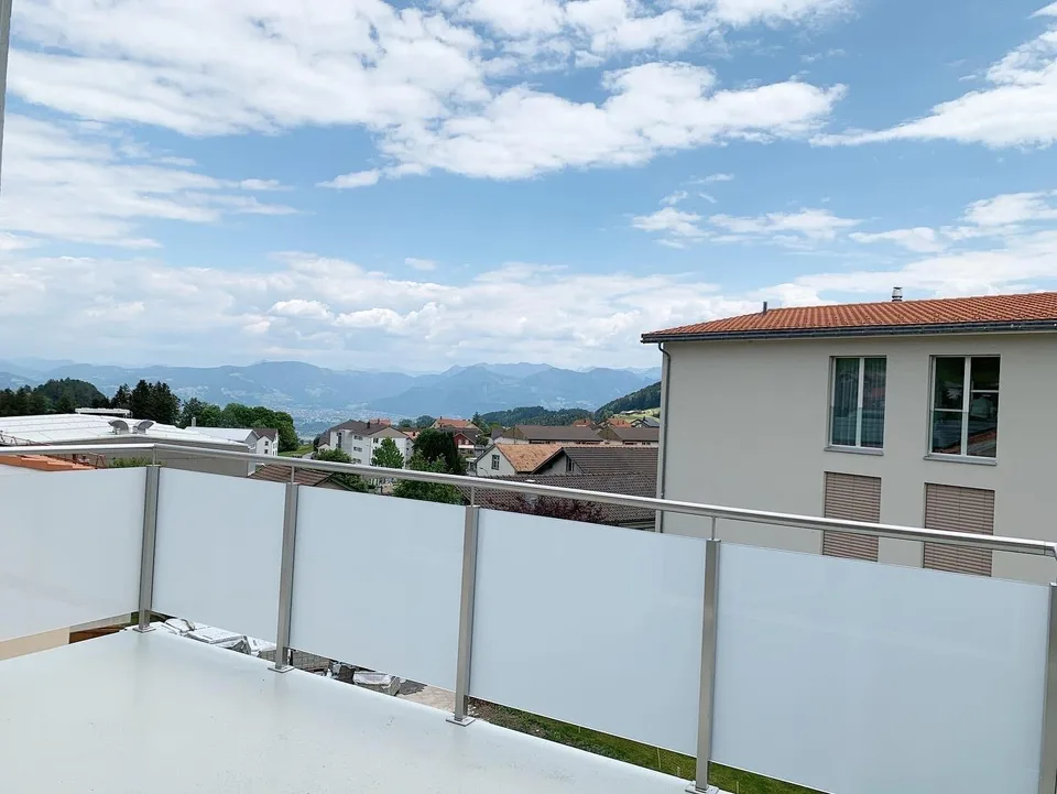 schöne und helle 4.5 Zimmer Wohnung