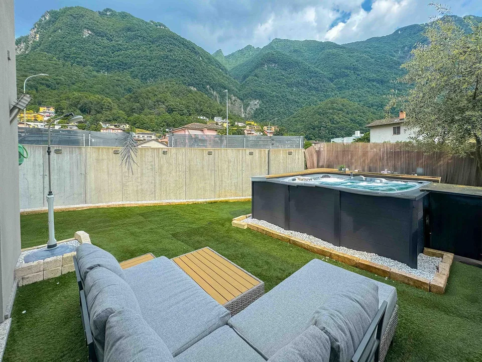 Grande e luminosa casa gemella a Melano