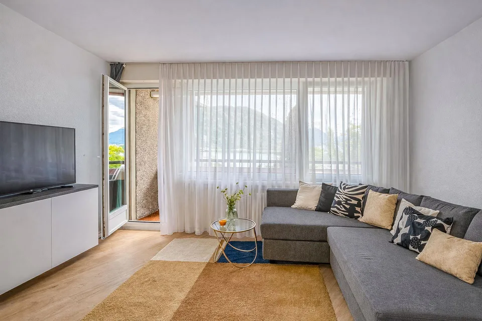 3 locali vista lago in residenza con piscina e darsena a Bissone