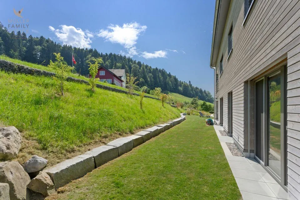 Living like in a single-family house - Exclusive 4 1/2 room garden apartment with beautiful lake view, plenty of privacy and high-quality construction