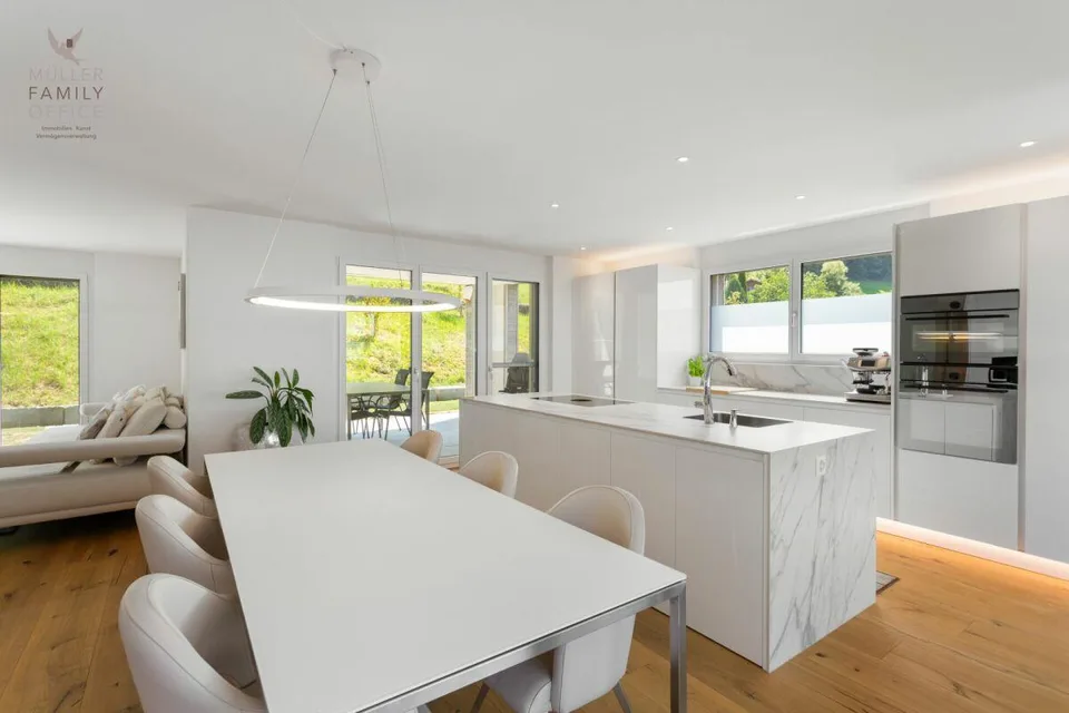 Living like in a single-family house - Exclusive 4 1/2 room garden apartment with beautiful lake view, plenty of privacy and high-quality construction