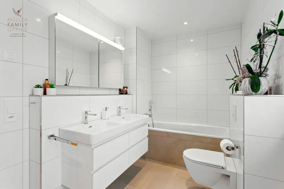 Living like in a single-family house - Exclusive 4 1/2 room garden apartment with beautiful lake view, plenty of privacy and high-quality construction