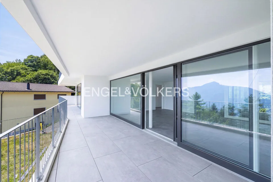 Modern apartment with enchanting lake view in Carona