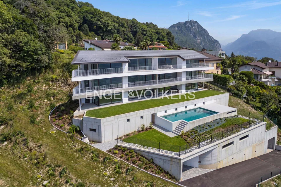 Modern apartment with enchanting lake view in Carona