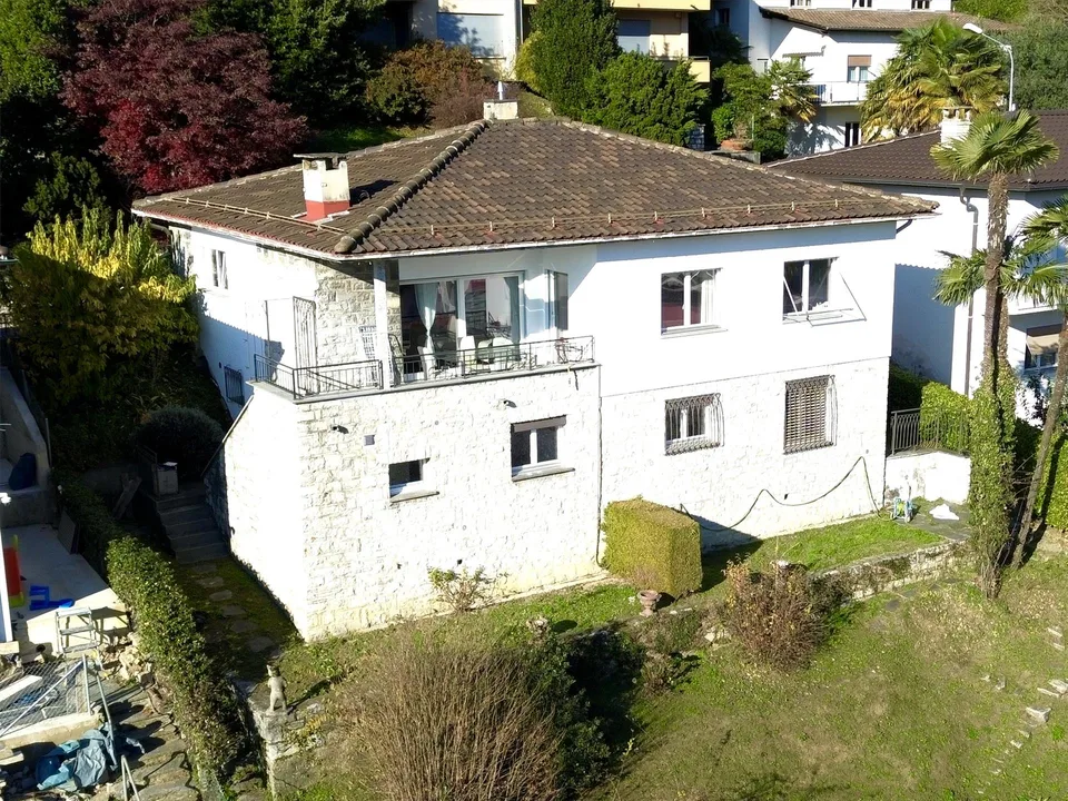 Villa Soleggiata con Vista Mozzafiato