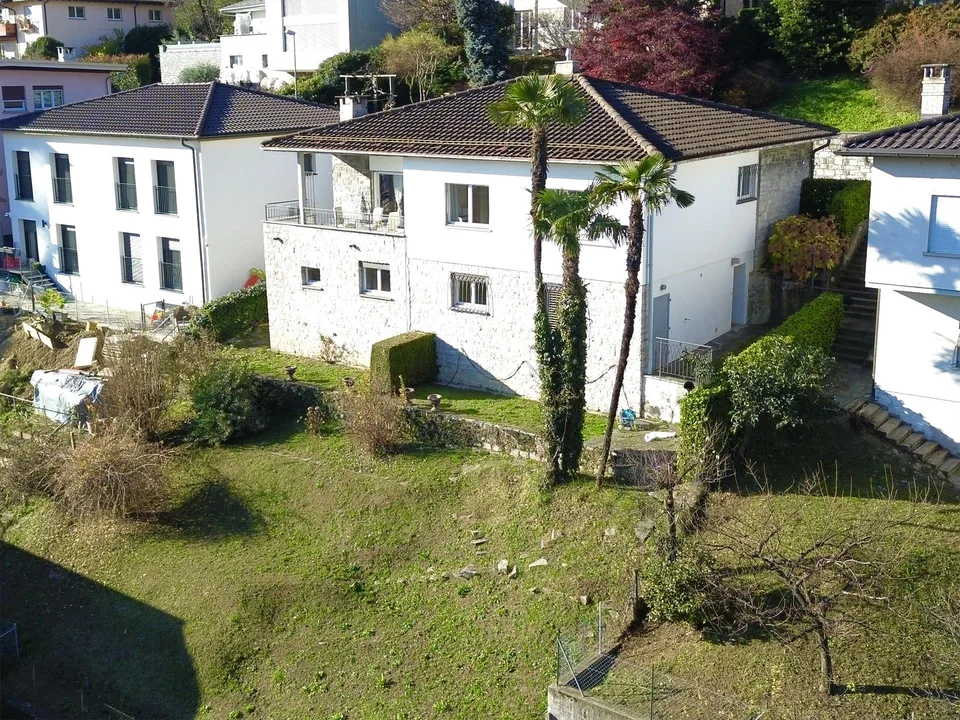 Villa Soleggiata con Vista Mozzafiato