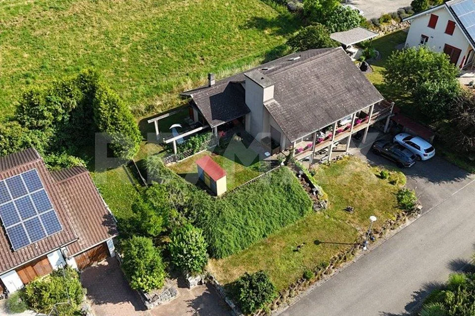 Freistehendes Zwei-Generationenhaus
