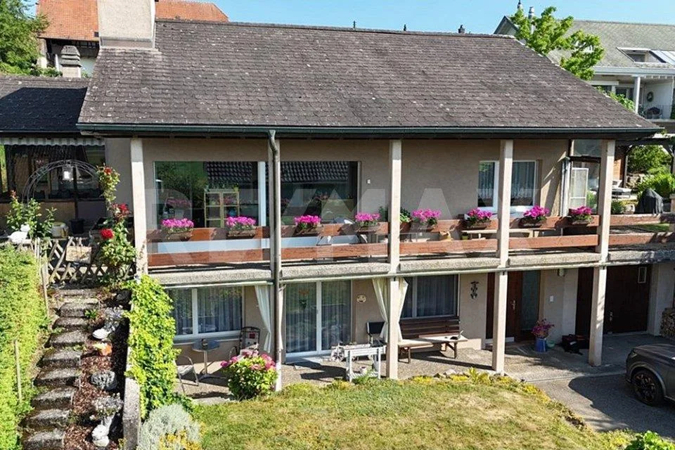 Freistehendes Zwei-Generationenhaus