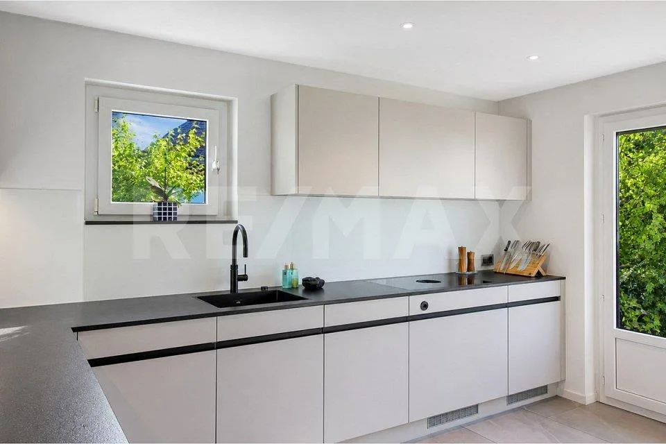 5.5 Zimmer Einfamilienhaus mit Pool, Garten und vielseitigem Aussen...