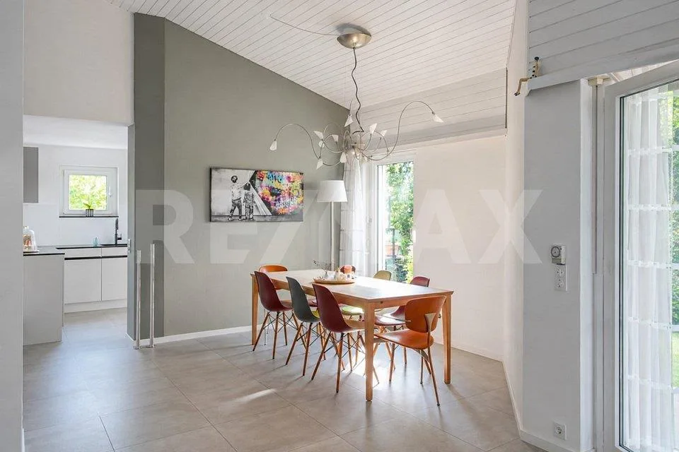 5.5 Zimmer Einfamilienhaus mit Pool, Garten und vielseitigem Aussen...