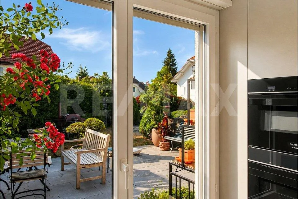 5.5 Zimmer Einfamilienhaus mit Pool, Garten und vielseitigem Aussen...