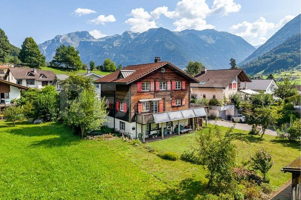 6½-Zimmer-Einfamilienhaus mit grosszügigem Grundstück