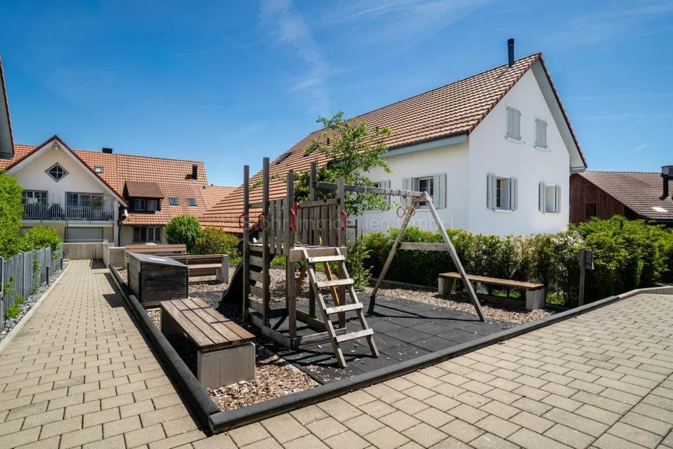 Familienfreundliches 4.5-Zimmer-DEFH in gepflegter Überbauung