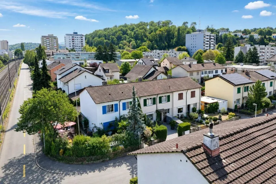 gepflegtes Einfamilienhaus mit Vorplatz und Terasse