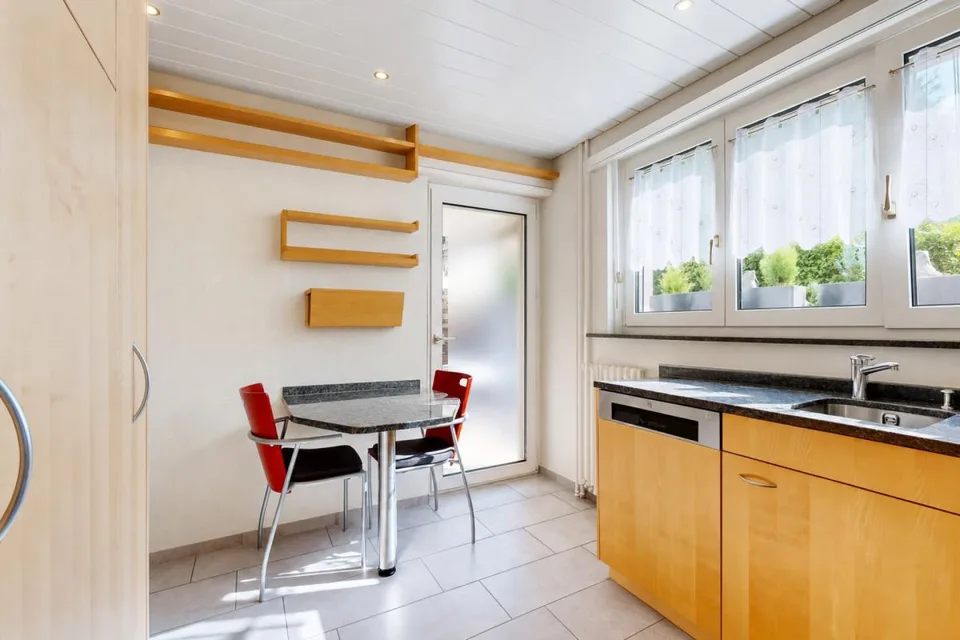 gepflegtes Einfamilienhaus mit Vorplatz und Terasse