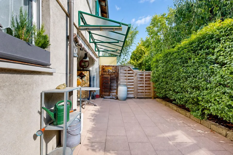 gepflegtes Einfamilienhaus mit Vorplatz und Terasse