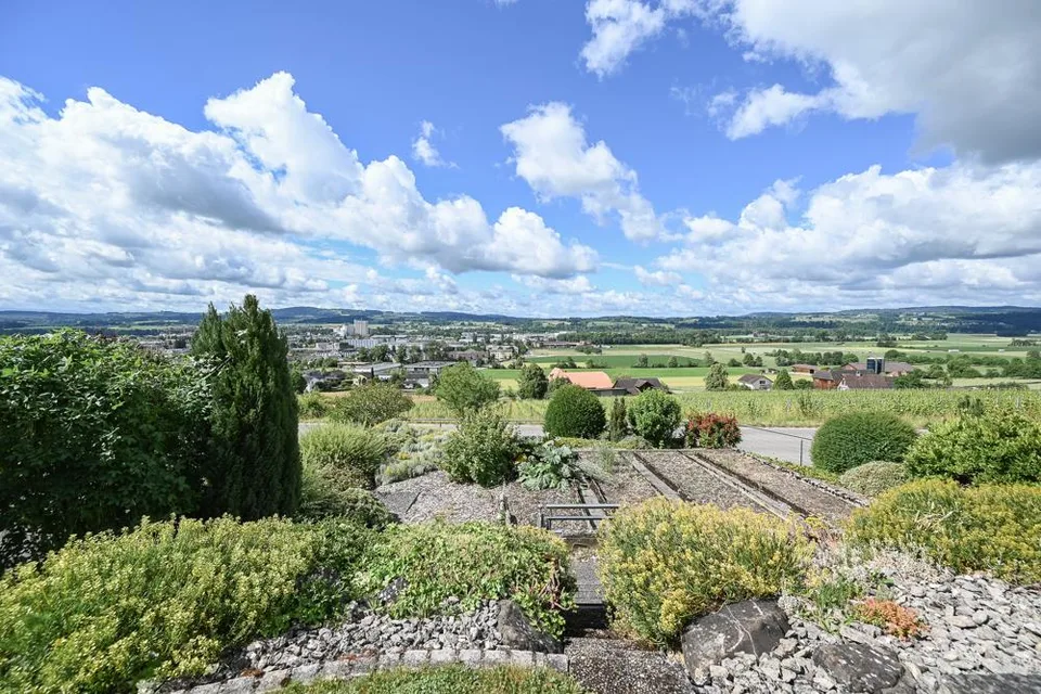 Sonnenverwöhnte Terrassenwohnung zwischen Rebbergen und Weitblick