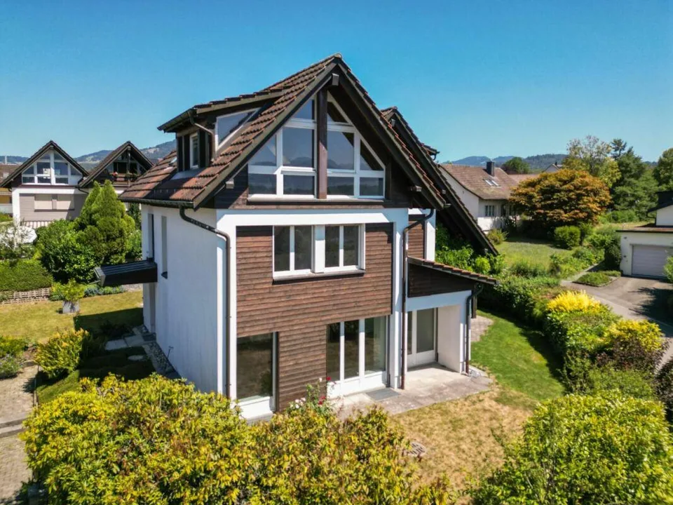 Doppel-Einfamilienhaus mit Fernsicht und viel Potenzial