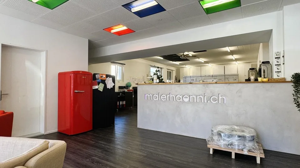 Flexibel nutzbare Gewerbefläche an gut sichtbarer Lage in Liebefeld!