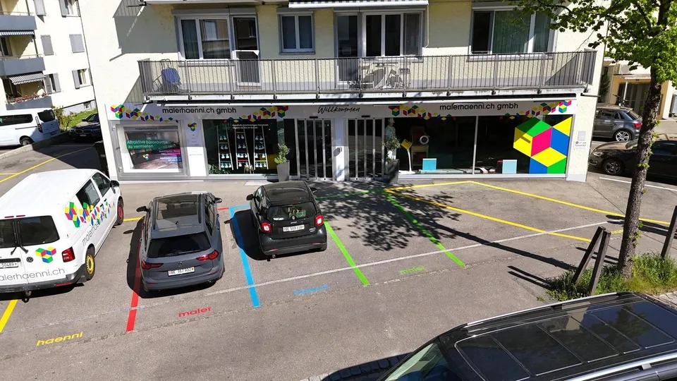 Flexibel nutzbare Gewerbefläche an gut sichtbarer Lage in Liebefeld!