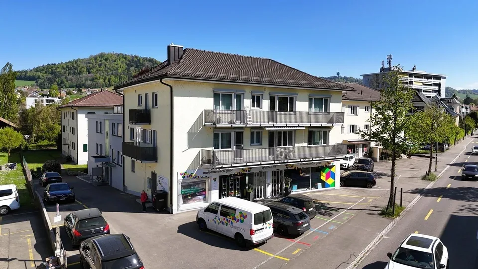 Flexibel nutzbare Gewerbefläche an gut sichtbarer Lage in Liebefeld!