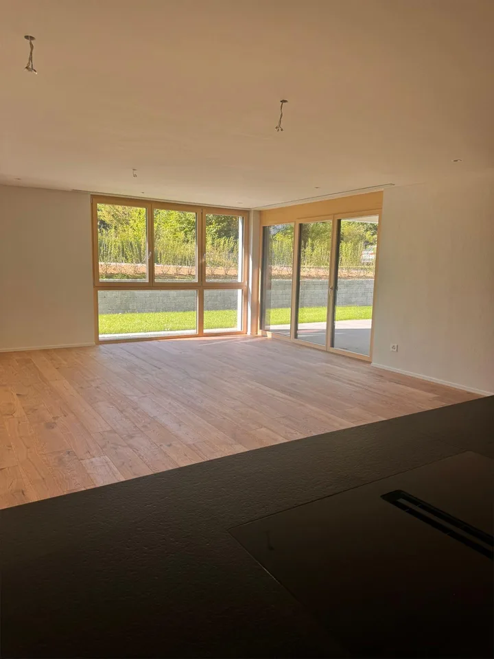 Attraktive 5.5 Zimmer Neubauwohnung an ruhiger Lage in Erlen