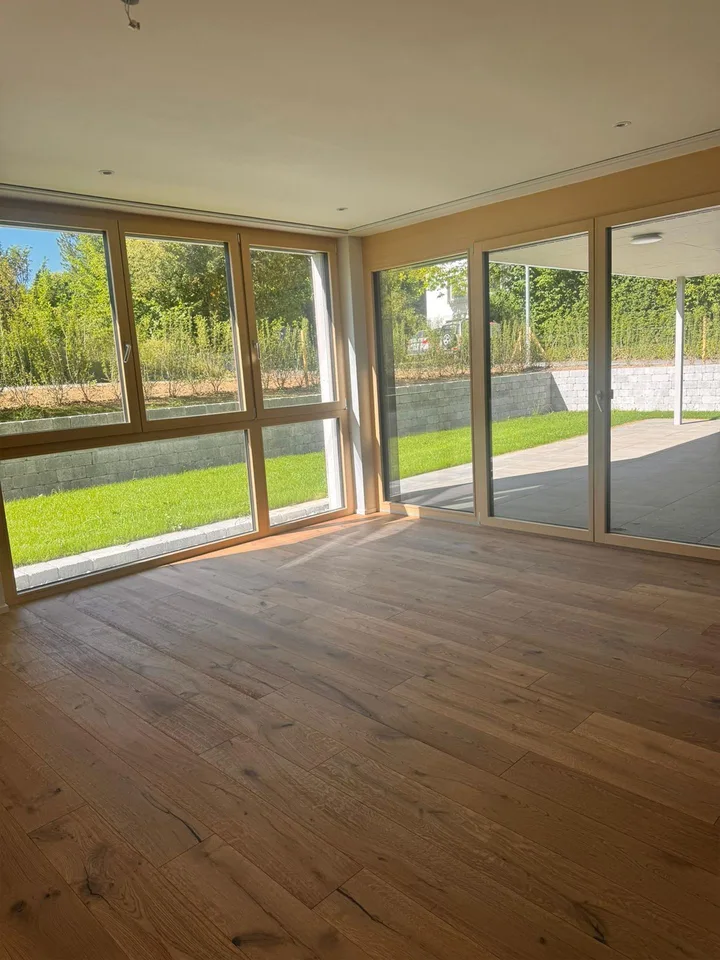 Attraktive 5.5 Zimmer Neubauwohnung an ruhiger Lage in Erlen