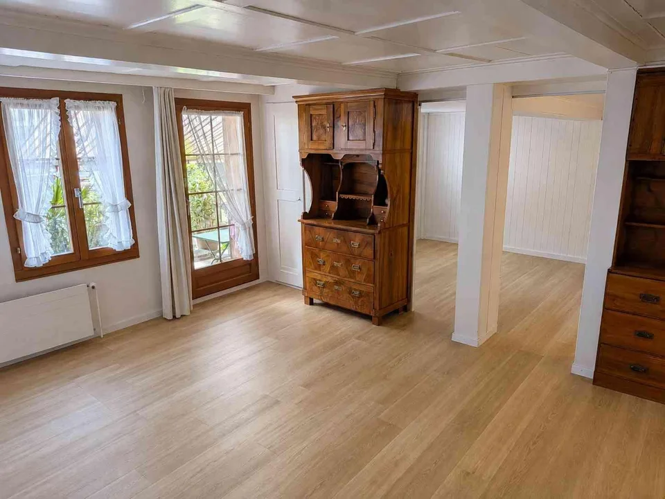 5.5-Zimmer-Bauernhaushälfte mit Garten im Zentrum von Steinhausen