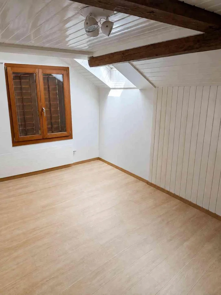 5.5-Zimmer-Bauernhaushälfte mit Garten im Zentrum von Steinhausen