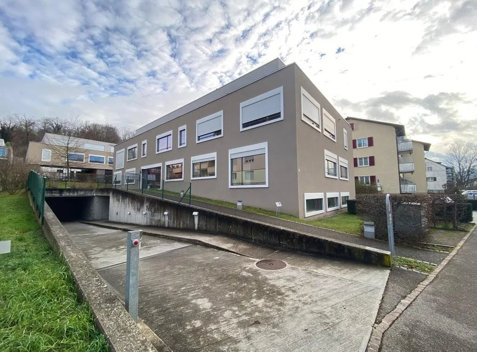 Einstellplätze mit E-Ladestation nähe Bruderholz-Spital