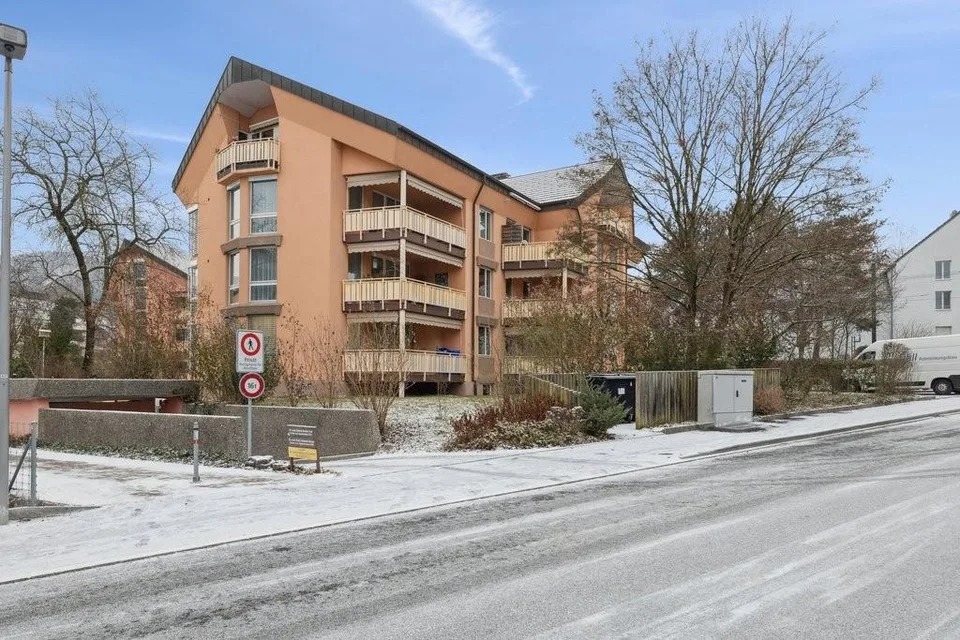 Charmante 2.5-Zimmer-Dachwohnung mit sonnigem Balkon in Arlesheim