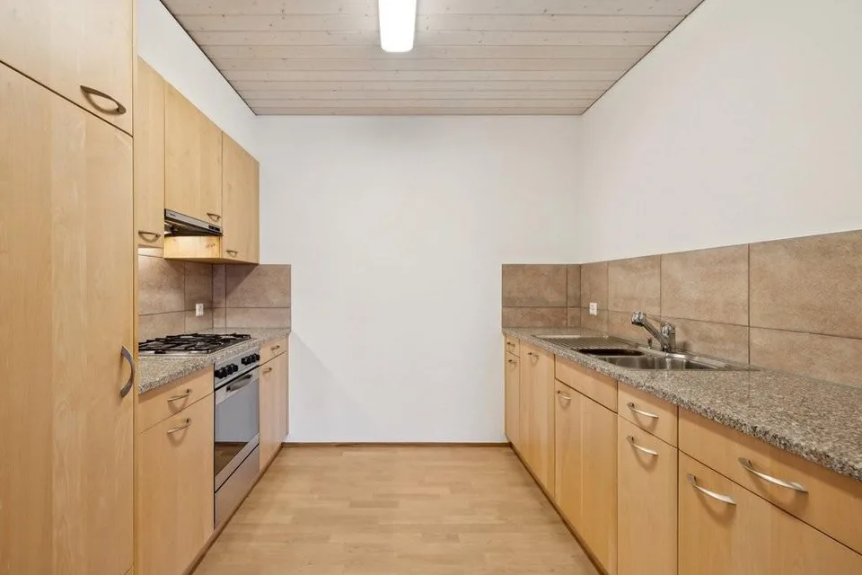 Charmante 2.5-Zimmer-Dachwohnung mit sonnigem Balkon in Arlesheim