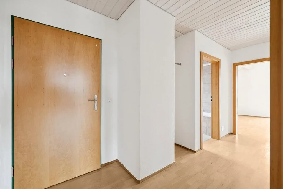 Charmante 2.5-Zimmer-Dachwohnung mit sonnigem Balkon in Arlesheim