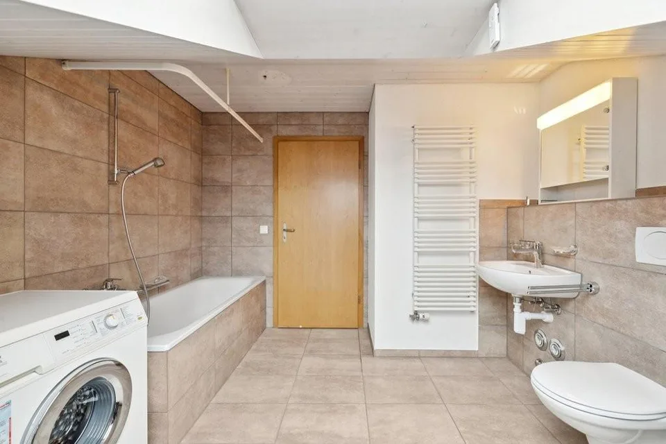 Charmante 2.5-Zimmer-Dachwohnung mit sonnigem Balkon in Arlesheim