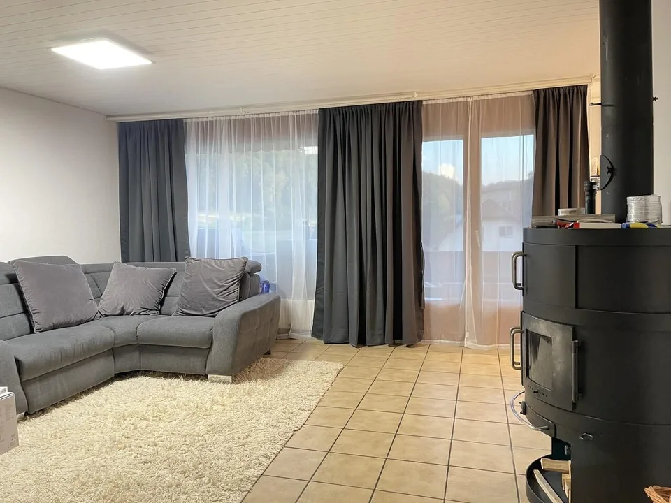 4-Zimmer-Dachwohnung mit Balkon und Schwedenofen