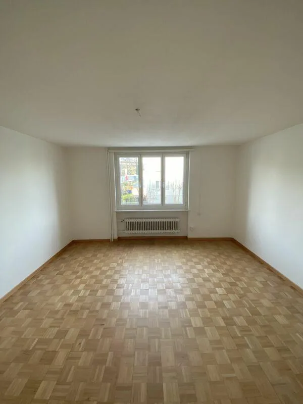 Bahnhof ums Eck - Zuhause im Glück!