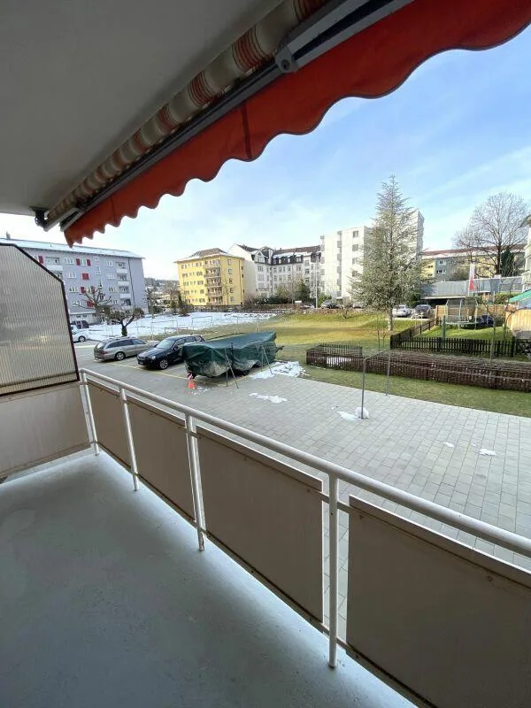 Bahnhof ums Eck - Zuhause im Glück!