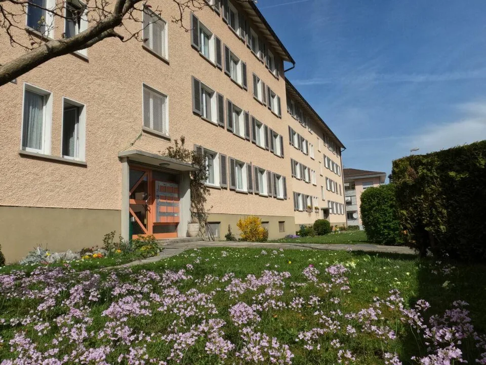 Bahnhof ums Eck - Zuhause im Glück!