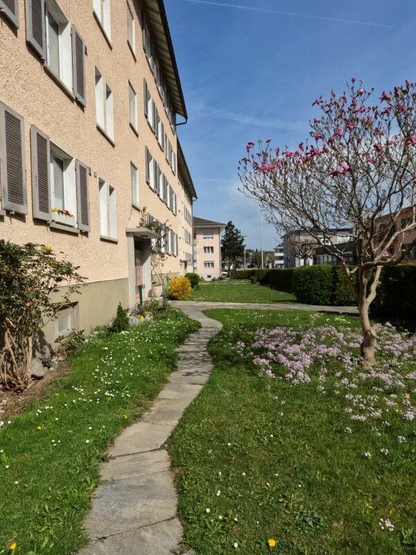 Bahnhof ums Eck - Zuhause im Glück!