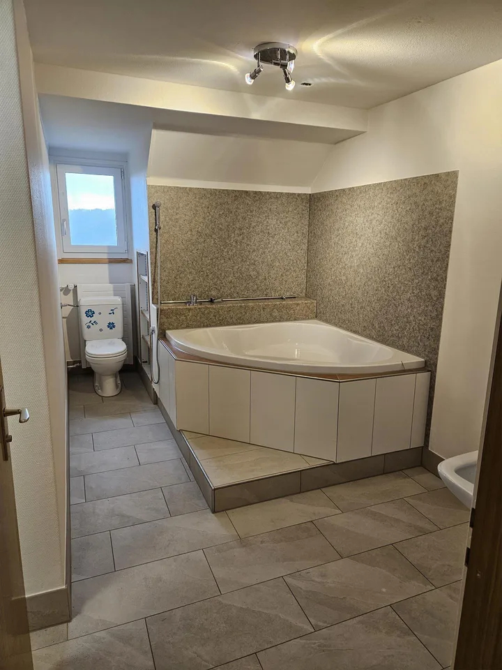 8. 1/2 Zimmer Wohnung auf dem Land mit Balkon