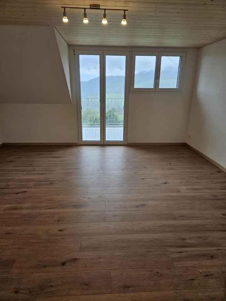 8. 1/2 Zimmer Wohnung auf dem Land mit Balkon
