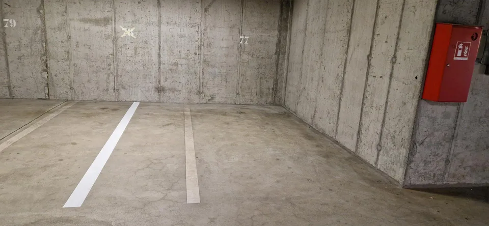 Breiter Einstellplatz (Nr. 77) im Rheinfels I zu vermieten