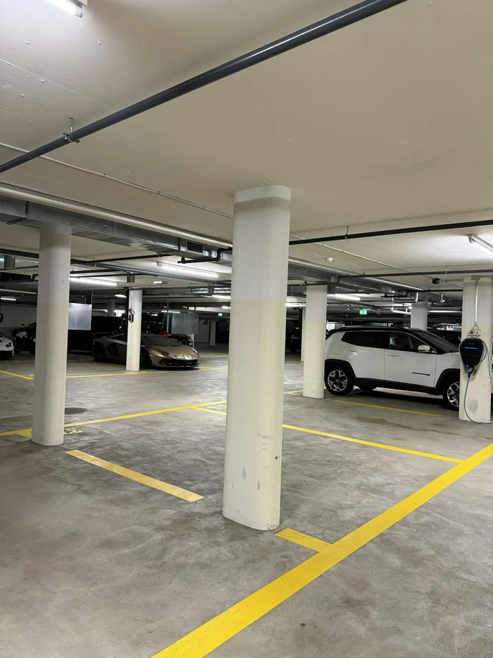 Tiefgaragenparkplatz im Hardturmpark zu vermieten