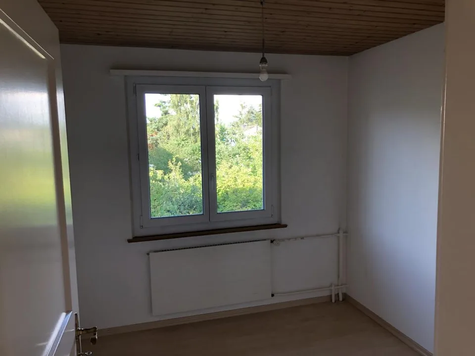 ältere 4.5 Zimmerwohnung in 2 Familienhaus zu vermieten