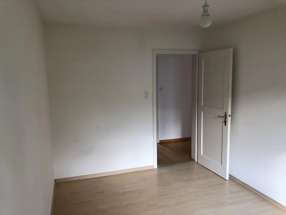ältere 4.5 Zimmerwohnung in 2 Familienhaus zu vermieten