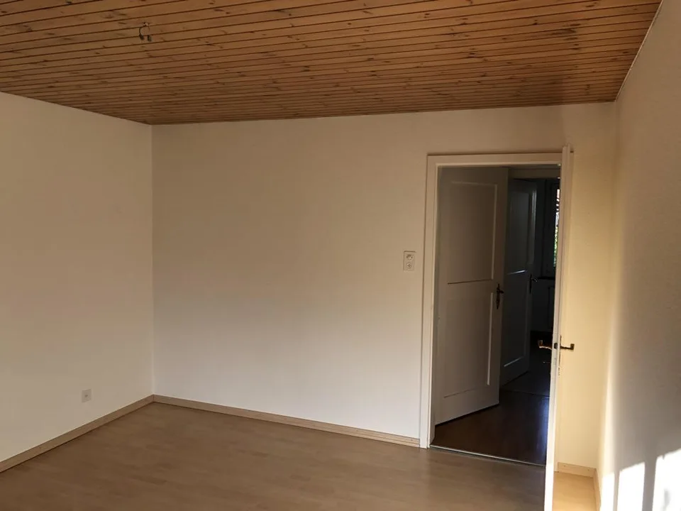 ältere 4.5 Zimmerwohnung in 2 Familienhaus zu vermieten
