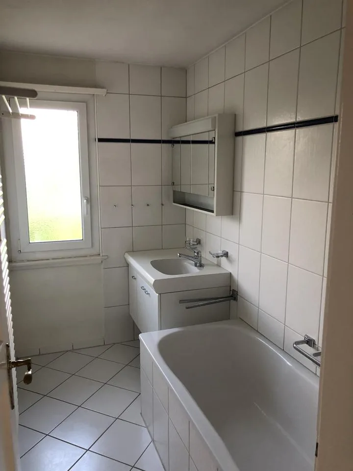 ältere 4.5 Zimmerwohnung in 2 Familienhaus zu vermieten