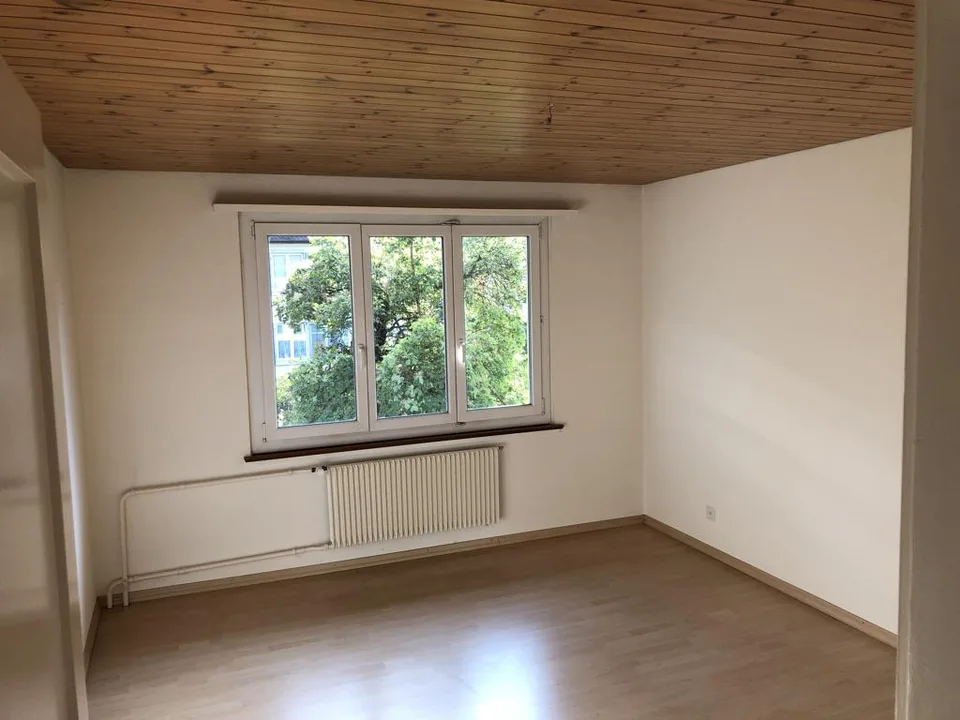 ältere 4.5 Zimmerwohnung in 2 Familienhaus zu vermieten